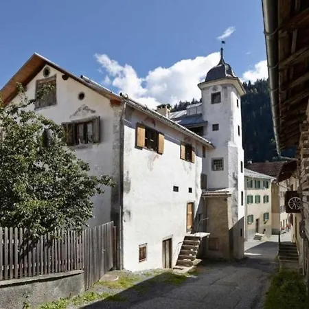 Apartment Turalihus Oben 2obergeschoss - Ferien Im Baudenkmal Valendas